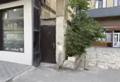 Binanın bütöv qeyri yaşayış sahəsi satılır