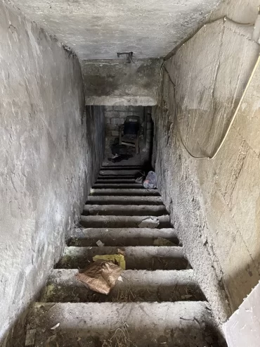 Binanın bütöv qeyri yaşayış sahəsi satılır