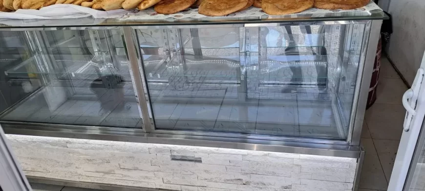 Şirniyyat dükanları üçün quru vitrin satılır